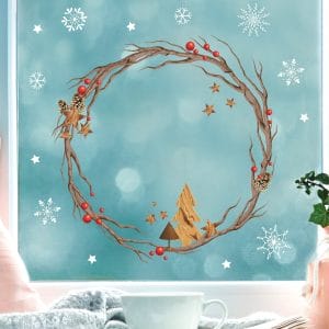 Auf dem Bild ist das Produkt: Wiederverwendbares Fensterbild Weihnachten Kranz aus Zweigen Haus Sterne Holzoptik Weihnachtsdeko zum Preis von €13.90 abgebildet.