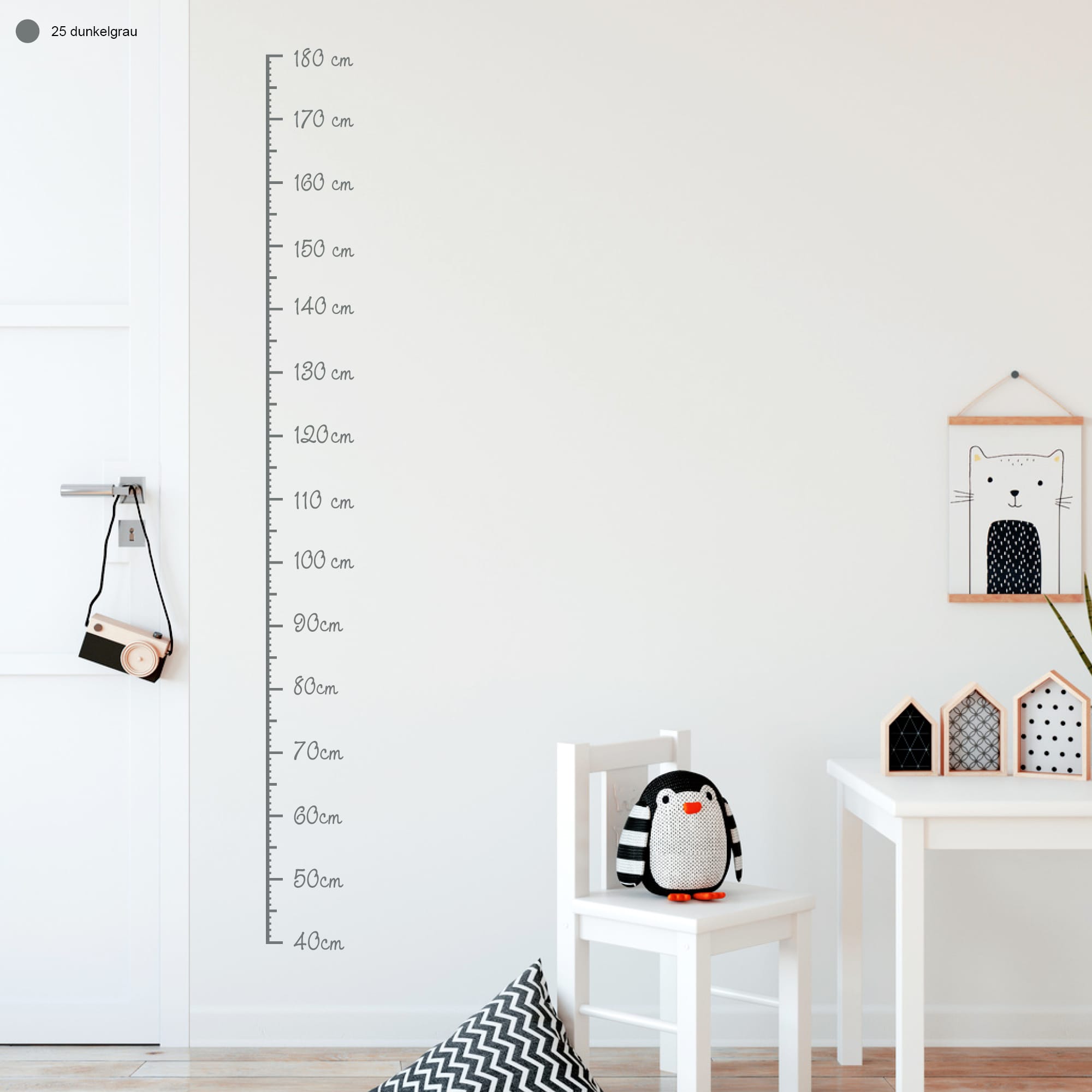 Auf dem Bild ist das Produkt: Wandtattoo Kinderzimmer Messlatte Maßband 40 – 180 cm ohne Hintergrundfolie Wandsticker, 1 cm Abstand zum Preis von €15.9 abgebildet.