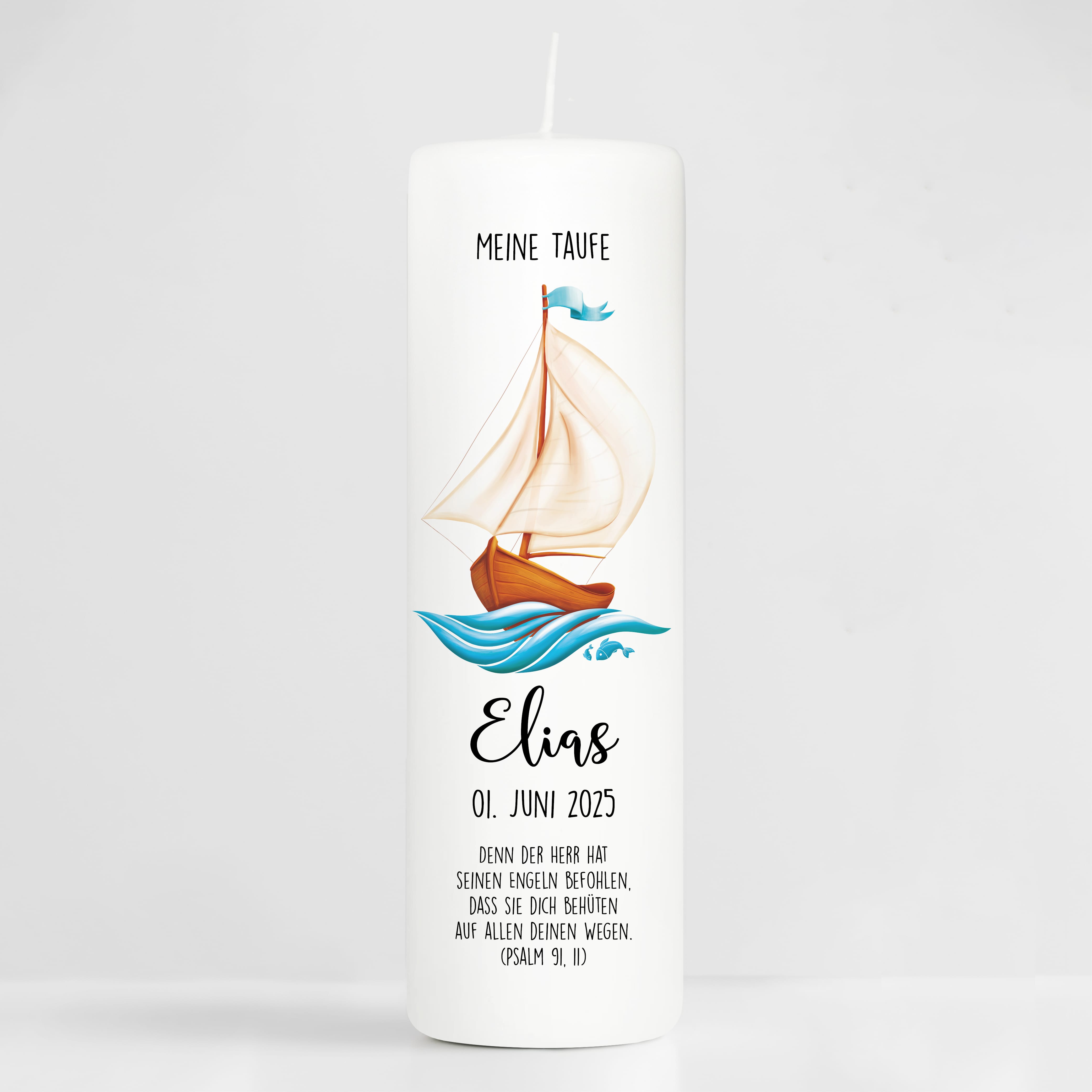 Auf dem Bild ist das Produkt: Taufkerze Junge Mädchen Segelboot Boot Schiff Name Datum Taufspruch Kerze zur Taufe zum Preis von €7.4 abgebildet.