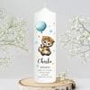 Auf dem Bild ist das Produkt: Taufkerze Junge Mädchen personalisiert Katze Ballon Baby Kerze zur Taufe mit Namen Datum Taufspruch zum Preis von €5.90 abgebildet.