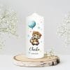 Auf dem Bild ist das Produkt: Taufkerze Junge Mädchen personalisiert Katze Ballon Baby Kerze zur Taufe mit Namen Datum Taufspruch zum Preis von €5.90 abgebildet.