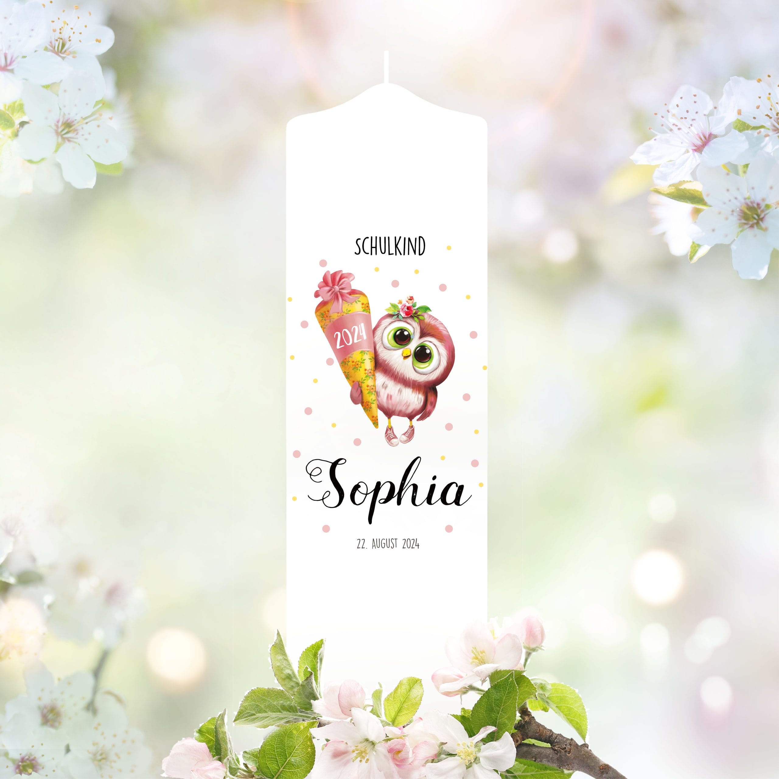 Auf dem Bild ist das Produkt: Geschenk zur Einschulung Kerze mit Eule und Schultüte personalisiert mit Namen und Datum anpassbares Einschulungsgeschenk Mädchen zum Preis von €5.9 abgebildet.