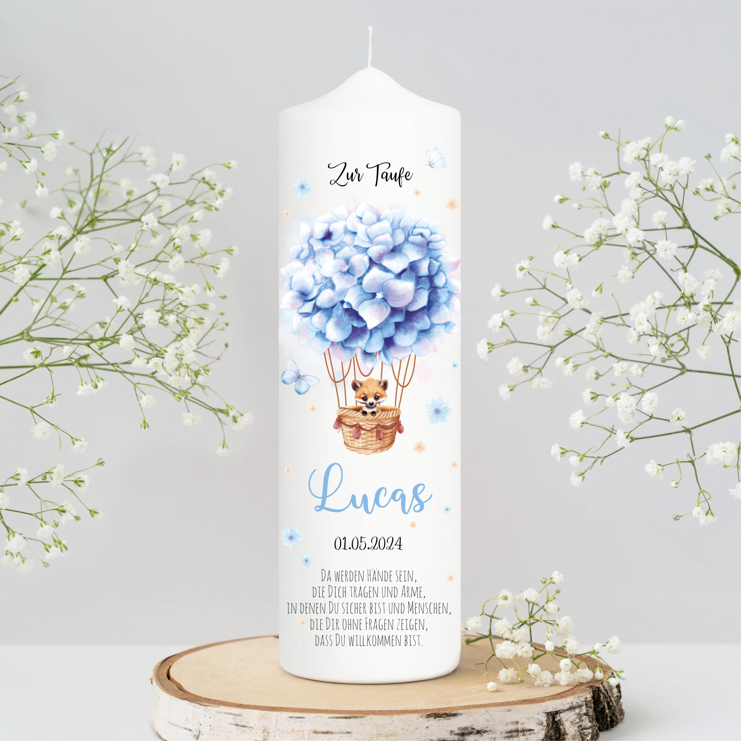 Auf dem Bild ist das Produkt: Taufkerze Junge Mädchen Heißluftballon Fuchs Blumen bedruckt personalisiert Kerze Kind Kirche zum Preis von €5.9 abgebildet.