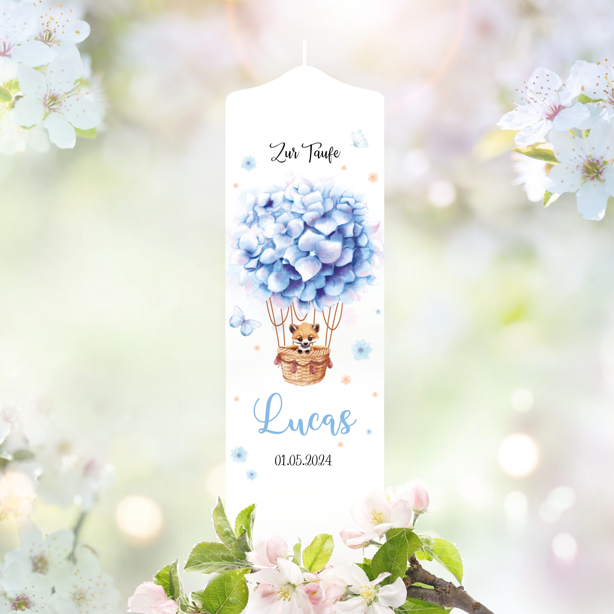 Auf dem Bild ist das Produkt: Taufkerze Junge Mädchen Heißluftballon Fuchs Blumen bedruckt personalisiert Kerze Kind Kirche zum Preis von €5.9 abgebildet.