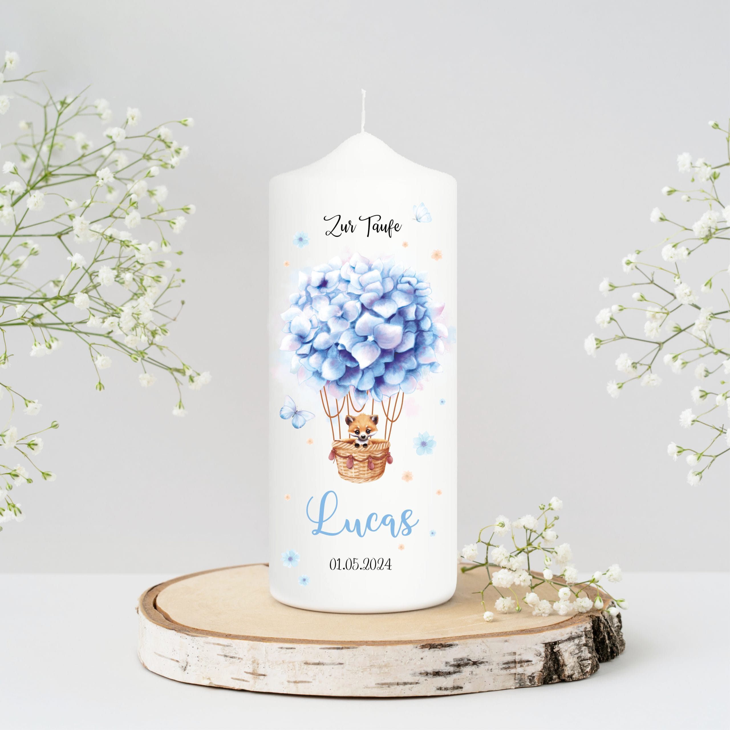 Auf dem Bild ist das Produkt: Taufkerze Junge Mädchen Heißluftballon Fuchs Blumen bedruckt personalisiert Kerze Kind Kirche zum Preis von €5.9 abgebildet.