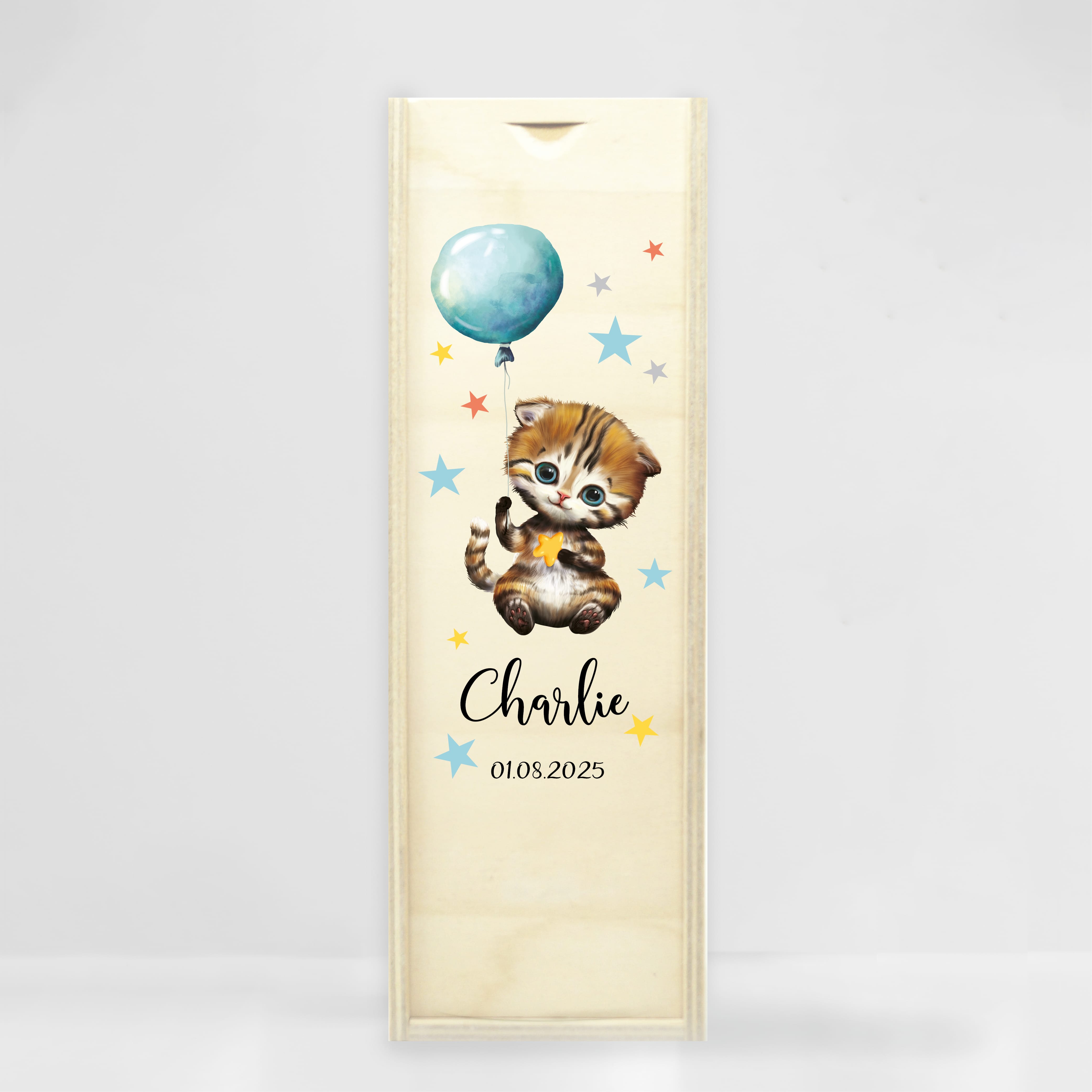 Auf dem Bild ist das Produkt: Taufkerze Junge Mädchen personalisiert Katze Ballon Baby Kerze zur Taufe mit Namen Datum Taufspruch zum Preis von €5.90 abgebildet.