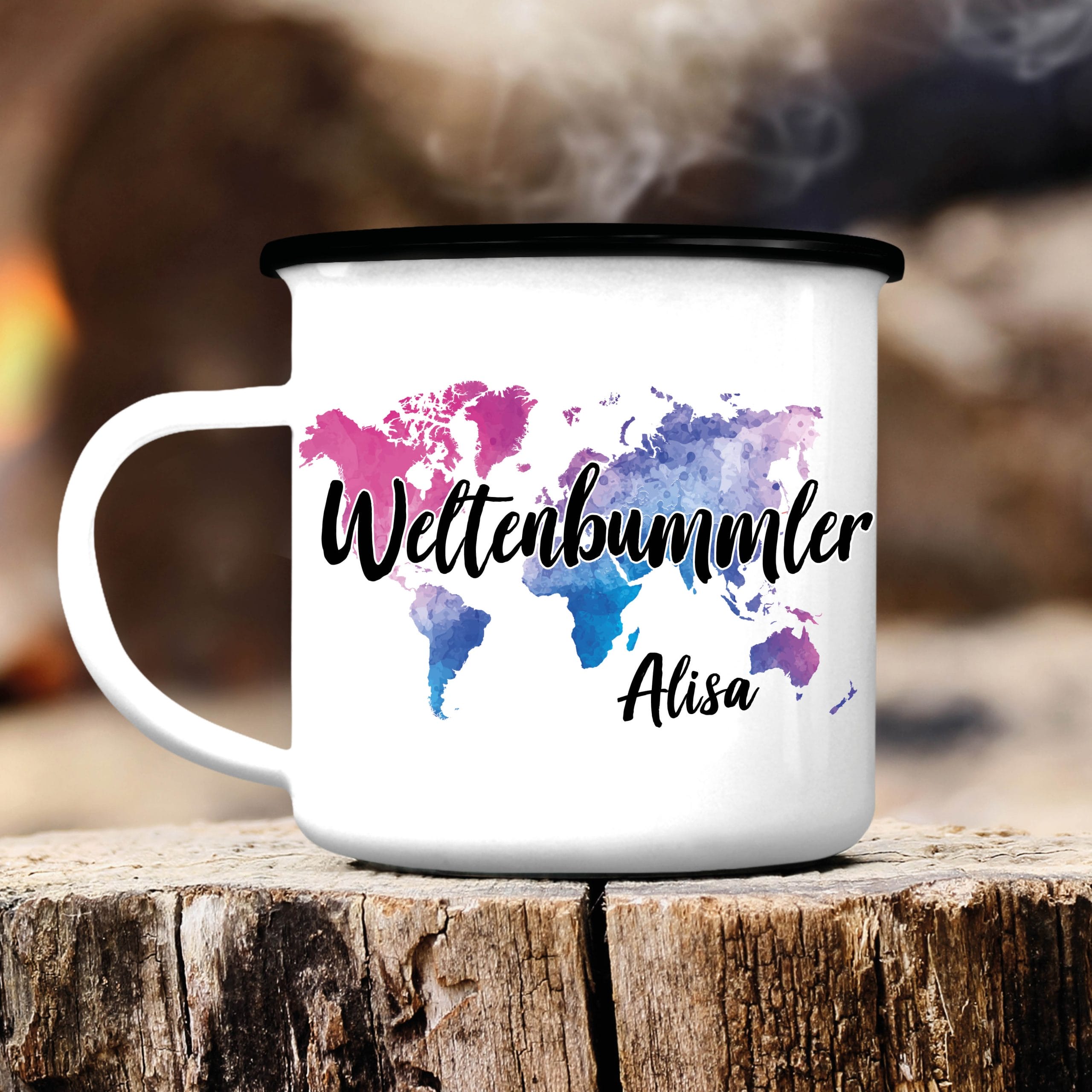 Auf dem Bild ist das Produkt: Campingbecher Emaille Weltenbummler mit Weltkarte personalisiert mit Wunschname, Geburtstagsgeschenk zum Preis von €18.9 abgebildet.