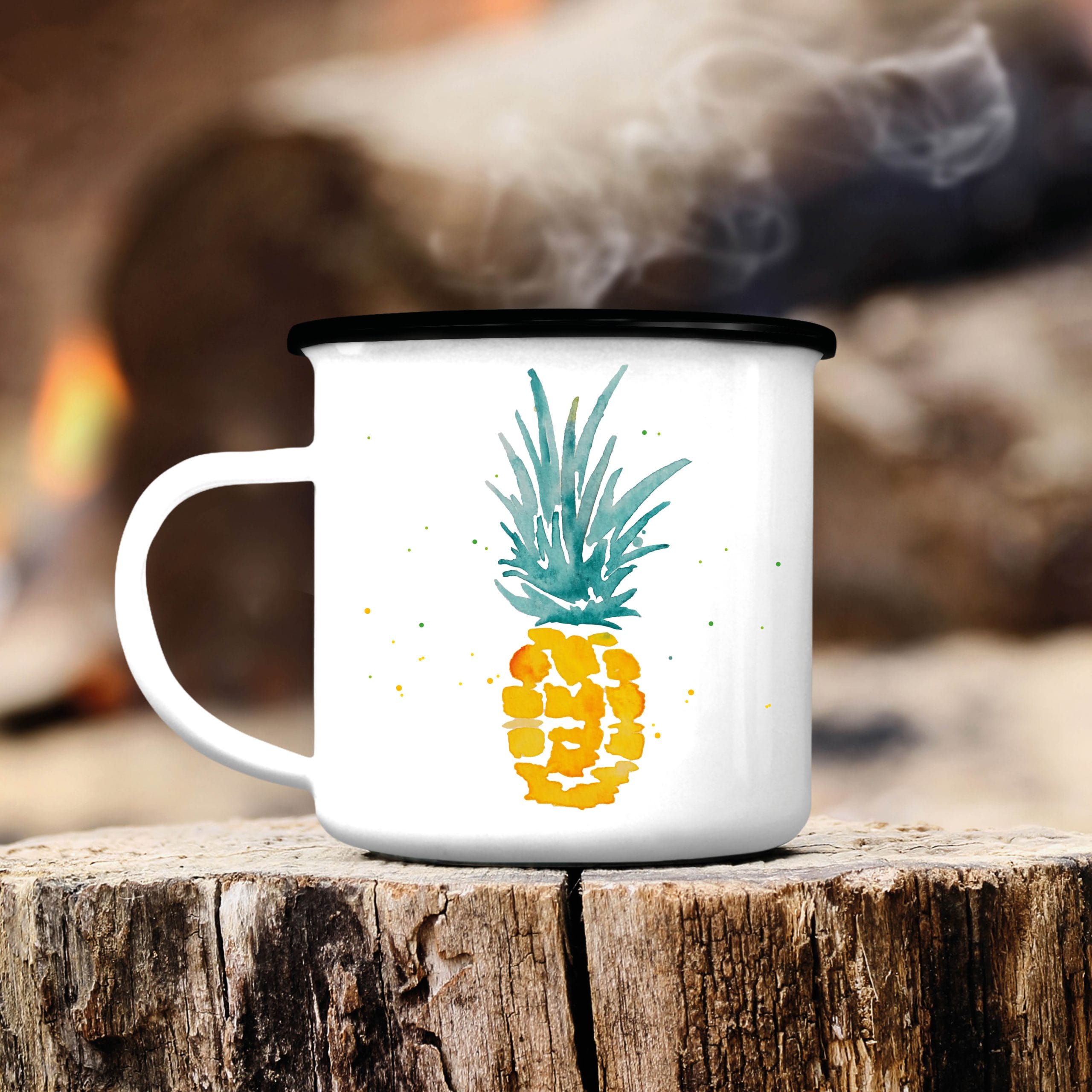 Auf dem Bild ist das Produkt: Campingbecher Ananas Punkte Emaille Outdoor Geschirr Geschenk Geburtstag Camper 300 ml zum Preis von €18.9 abgebildet.