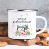 Auf dem Bild ist das Produkt: Becher Campingbecher Emaille Spruch Nähen ist wie zaubern können Nähmaschine 300 ml weiß zum Preis von €18.9 abgebildet.
