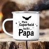 Auf dem Bild ist das Produkt: Bedruckter Campingbecher Emaille Mein Superheld heißt Papa Geschenk Geburtstag Vatertag zum Preis von €18.9 abgebildet.