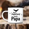 Auf dem Bild ist das Produkt: Bedruckter Campingbecher Emaille Mein Superheld heißt Papa Geschenk Geburtstag Vatertag zum Preis von €18.9 abgebildet.
