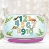 Auf dem Bild ist das Produkt: Brotdose mit Zahlen und Dinosauriern personalisiert mit Wunschnamen Schule Einschulungsgeschenk zum Preis von €16.90 abgebildet.