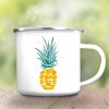 Auf dem Bild ist das Produkt: Campingbecher Ananas Punkte Emaille Outdoor Geschirr Geschenk Geburtstag Camper 300 ml zum Preis von €18.9 abgebildet.