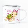 Auf dem Bild ist das Produkt: Campingbecher Schildkröte Schildkrötchen personalisiert mit Wunschname Emaille, Geschenk Geburtstag Mädchen zum Preis von €17.90 abgebildet.