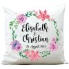 Auf dem Bild ist das Produkt: Deko Kissen aus Polyester mit Blumen personalisiert mit Deinen Wunschdaten Name und Datum Hochzeitsgeschenk zum Preis von €29.9 abgebildet.