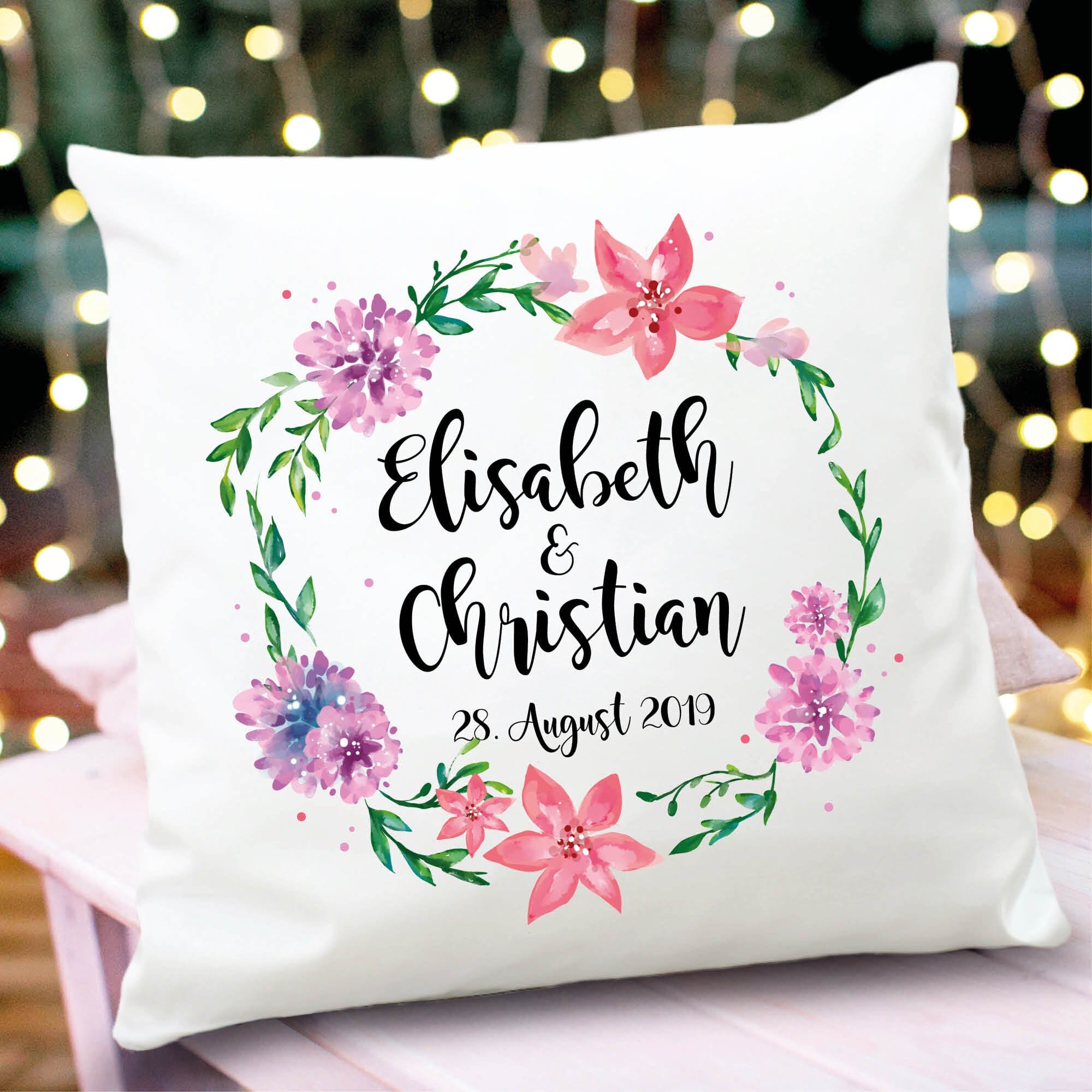 Deko Kissen aus Polyester mit Blumen personalisiert mit Deinen Wunschdaten Name und Datum Hochzeitsgeschenk
