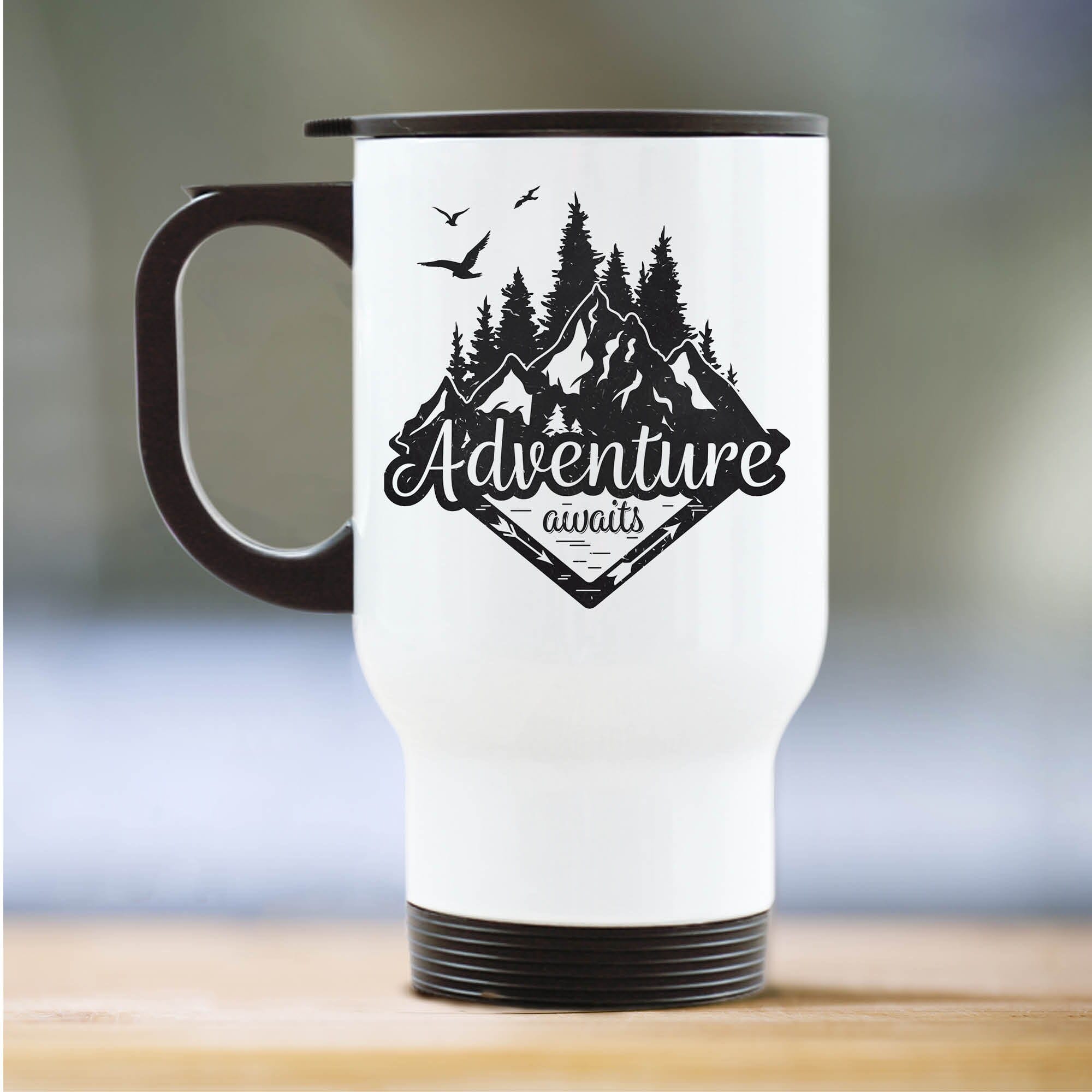 Edelstahl Thermobecher bedruckt Wald und Berge Adventure awaits Geschenk Geburtstag To Go Becher