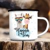 Auf dem Bild ist das Produkt: Emaille Campingbecher Lama und Giraffe personalisiert mit Wunschname Outdoorgeschirr Geschenk Geburtstag zum Preis von €18.9 abgebildet.