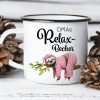 Auf dem Bild ist das Produkt: Emaille Campingbecher Relax Becher mit Wunschnamen Geschenk Geburtstag Faultier im rosa Pyjama zum Preis von €18.9 abgebildet.