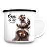 Auf dem Bild ist das Produkt: Emaille Campingbecher Waschbär Opas machen die Welt schöner Kaffeetasse Geschenk Vatertag Großvater, Weihnachtsgeschenk zum Preis von €17.90 abgebildet.
