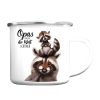Auf dem Bild ist das Produkt: Emaille Campingbecher Waschbär Opas machen die Welt schöner Kaffeetasse Geschenk Vatertag Großvater, Weihnachtsgeschenk zum Preis von €17.90 abgebildet.