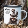 Auf dem Bild ist das Produkt: Emaille Campingbecher Waschbär Opas machen die Welt schöner Kaffeetasse Geschenk Vatertag Großvater, Weihnachtsgeschenk zum Preis von €17.90 abgebildet.