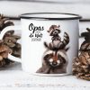 Auf dem Bild ist das Produkt: Emaille Campingbecher Waschbär Opas machen die Welt schöner Kaffeetasse Geschenk Vatertag Großvater, Weihnachtsgeschenk zum Preis von €17.90 abgebildet.