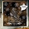 Auf dem Bild ist das Produkt: Fensterbild Weihnachten Weihnachtsbaum Ornamente Fensteraufkleber Schneeflocken WIEDERVERWENDBAR Weihnachtsdeko Winterdekoration zum Preis von €17.90 abgebildet.