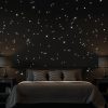 Auf dem Bild ist das Produkt: Leuchtaufkleber Fluoreszierende Sticker 812 Stk. Leuchtpunkte Sternenhimmel Dekoration Schlafzimmer Kinderzimmer zum Preis von €16.9 abgebildet.