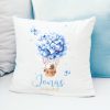Auf dem Bild ist das Produkt: Geschenk Geburt Kissen Heißluftballon Luftballons Waschbär Hase personalisiert Geburtskissen zum Preis von €16.90 abgebildet.