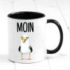 Auf dem Bild ist das Produkt: Bedruckte Keramiktasse Geschenkidee maritime Tasse Moin mit Möwe Geburtstagsgeschenk zum Preis von €17.9 abgebildet.