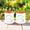 Auf dem Bild ist das Produkt: Geschenkidee Tasse bedruckt, Lieblings*mensch personalisiert mit Wunschnamen, Geburtstagsgeschenk, Kranz mit Namen zum Preis von €18.9 abgebildet.