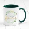 Auf dem Bild ist das Produkt: Geschenkidee Tasse bedruckt, Lieblings*mensch personalisiert mit Wunschnamen, Geburtstagsgeschenk, Kranz mit Namen zum Preis von €18.9 abgebildet.