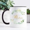 Auf dem Bild ist das Produkt: Geschenkidee Tasse bedruckt, Lieblings*mensch personalisiert mit Wunschnamen, Geburtstagsgeschenk, Kranz mit Namen, Weihnachtsgeschenk zum Preis von €18.9 abgebildet.