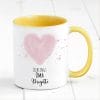 Auf dem Bild ist das Produkt: Geschenkidee Tasse bedruckt Lieblingsmensch personalisiert mit Wunschnamen Geburtstagsgeschenk Pastellrosa Herz zum Preis von €17.90 abgebildet.