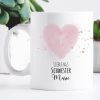 Auf dem Bild ist das Produkt: Geschenkidee Tasse bedruckt, Lieblings*mensch personalisiert mit Wunschnamen, Geburtstagsgeschenk, Pastellrosa Herz, Weihnachtsgeschenk zum Preis von €16.9 abgebildet.