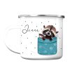 Auf dem Bild ist das Produkt: Individueller Emaille Campingbecher Waschbär Geschenk Geburtstag Kindertasse zum Preis von €18.9 abgebildet.