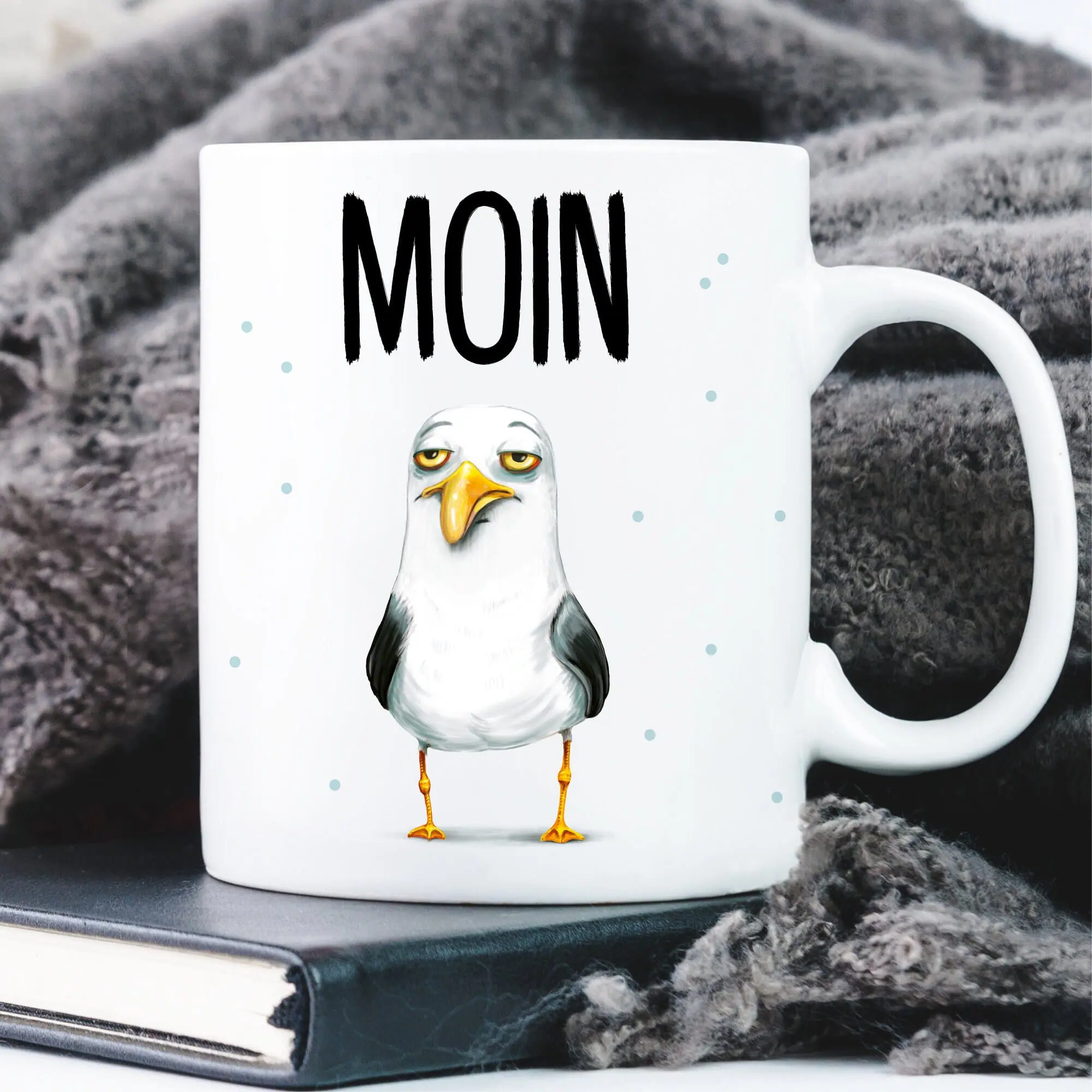 Auf dem Bild ist das Produkt: Keramiktasse Möwe Moin maritim Geschenkidee Geburtstag Kaffeetasse 330 ml zum Preis von €15.90 abgebildet.
