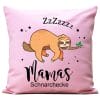 Auf dem Bild ist das Produkt: Kissen Faultier Mamas Schnarchecke Geschenk Geburtstag Mutter zum Preis von €15.90 abgebildet.