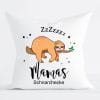 Auf dem Bild ist das Produkt: Kissen Faultier Mamas Schnarchecke Polyester 40 x 40 cm weiß Geschenk Geburtstag Mama inkl. Füllung zum Preis von €11.90 abgebildet.