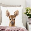 Auf dem Bild ist das Produkt: Kissen bedruckt mit Reh Rehkitz Dekokissen 40 x 40 cm Polyester mit oder ohne Füllung Geschenk zum Preis von €11.90 abgebildet.
