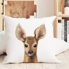 Auf dem Bild ist das Produkt: Kissen bedruckt mit Reh Rehkitz Dekokissen 40 x 40 cm Polyester mit oder ohne Füllung Geschenk zum Preis von €11.90 abgebildet.