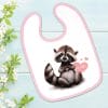Auf dem Bild ist das Produkt: Bedrucktes Babylätzchen Waschbär Herz mit Klettverschluss Wunschnamen Individuell Kinder Lätzchen Kleinkind zum Preis von €14.90 abgebildet.