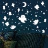 Auf dem Bild ist das Produkt: Leuchtaufkleber Niedliche Geister Sternen Mond Dekoration Kinderzimmer Sternenhimmel Leuchtsterne zum Preis von €24.8 abgebildet.