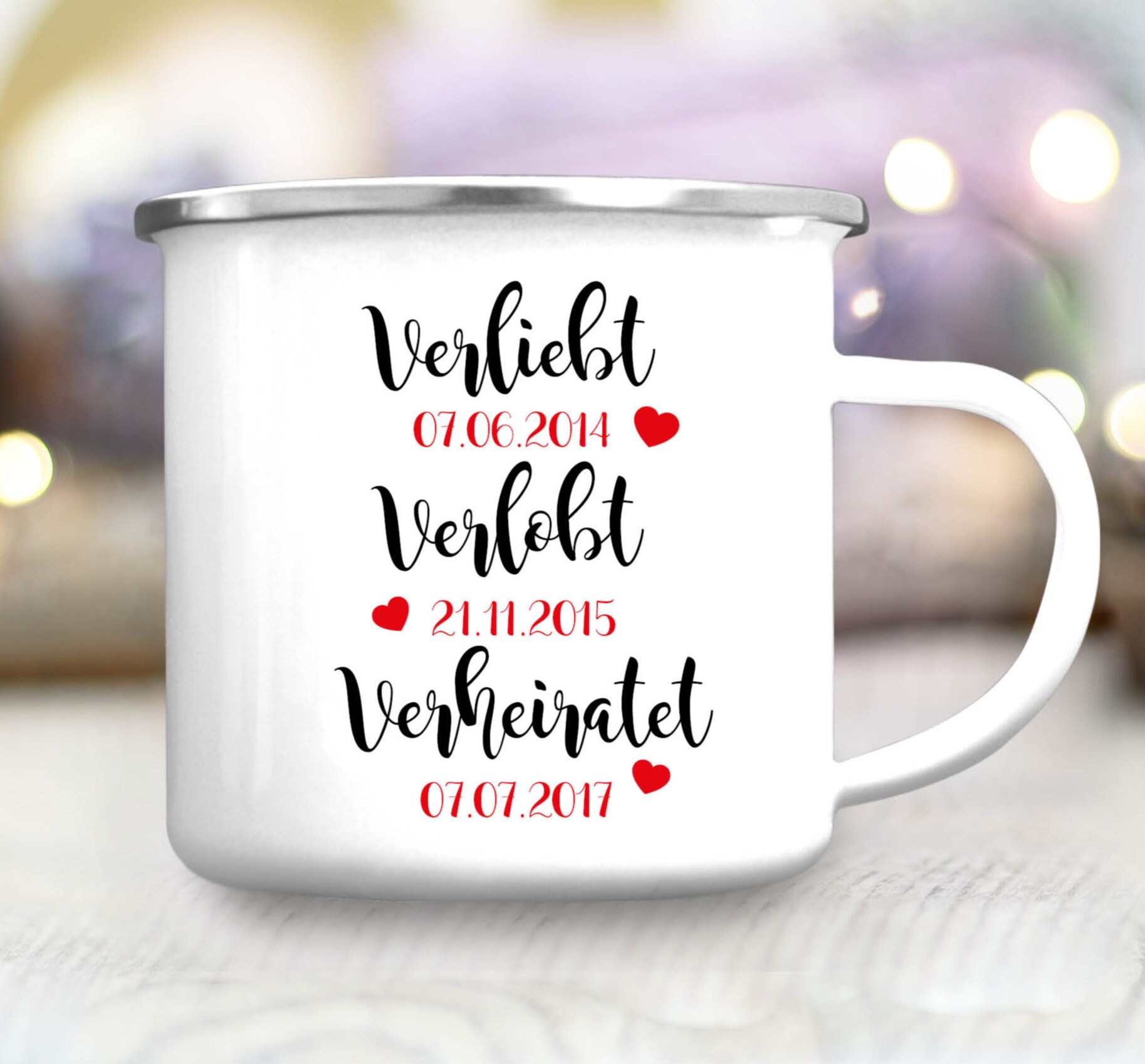 Personalisiertes Geburtstagsgeschenk Campingbecher "verliebt-verlobt-verheiratet" mit Datum und Namen