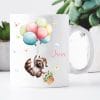 Auf dem Bild ist das Produkt: Tasse aus Keramik mit niedlichem Waschbär Motiv mit Korb und Luftballons, personalisiert mit Wunschnamen zum Preis von €16.9 abgebildet.