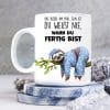 Auf dem Bild ist das Produkt: Bedruckte Tasse Faultier im Pyjama mit Spruch beidseitig weiß 330 ml Volumen spülmaschinenfest zum Preis von €15.90 abgebildet.