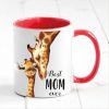 Auf dem Bild ist das Produkt: Tasse bedruckt Giraffe Best Mom ever Muttertag Geschenk Kaffeetasse 330 ml Keramik Spülmaschinenfest zum Preis von €17.90 abgebildet.