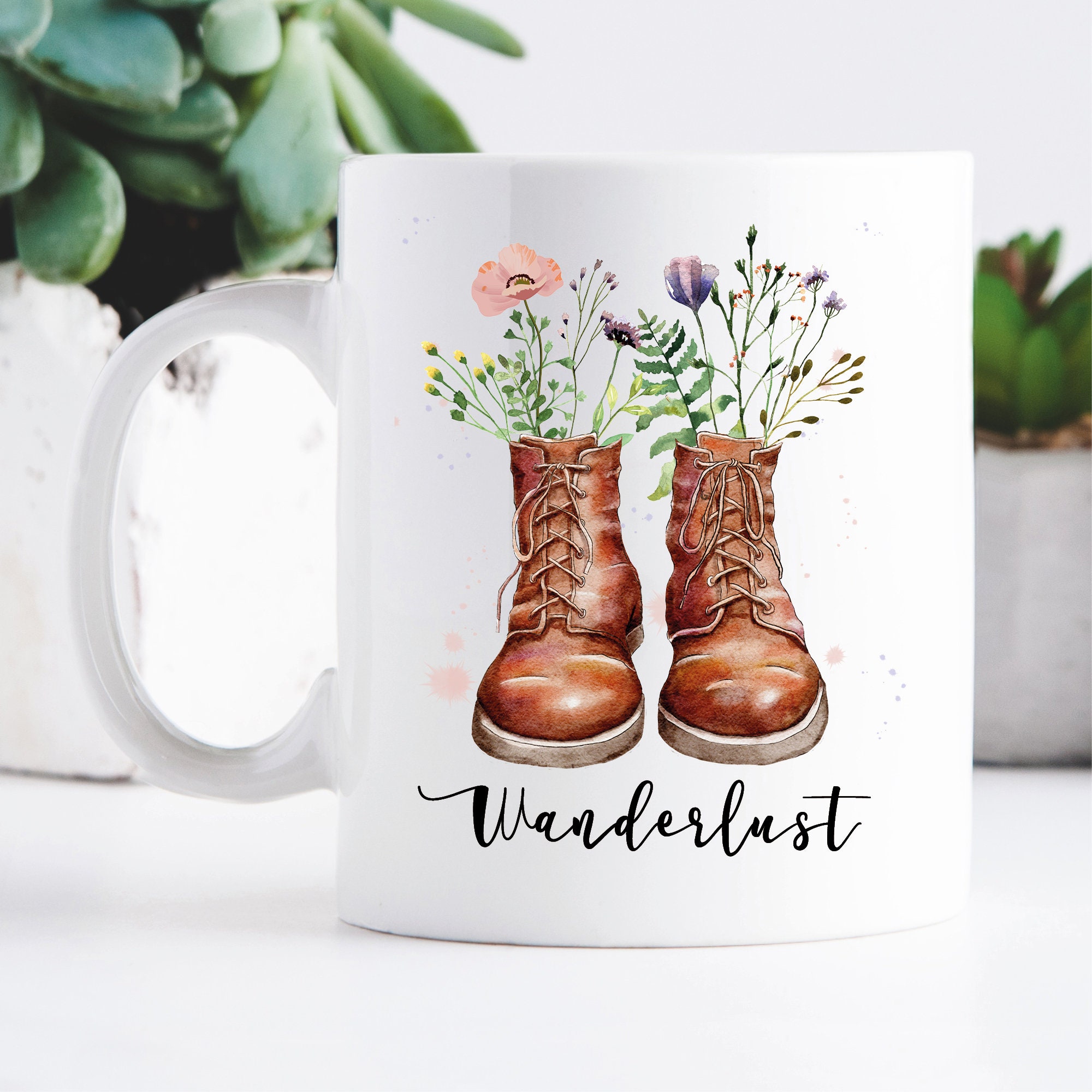 Tasse bedruckt mit Wanderstiefeln mit Wildblumen Gräsern und Wanderlust Kaffeetasse Geschenk