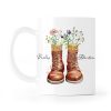 Auf dem Bild ist das Produkt: Tasse bedruckt Stiefel Wildblumen Gräser Wunschname Adventure personalisiert Geschenk Geburtstag zum Preis von €17.90 abgebildet.